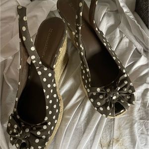 Peep toe wedge shoes. Size 10